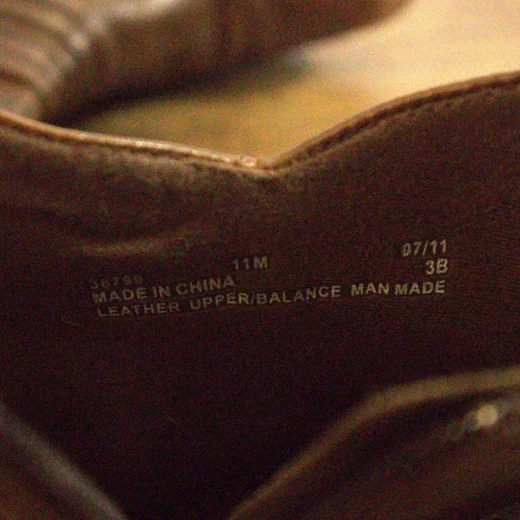 Clark's women's brown ankle booties, size 11M - Picture 7 of 8